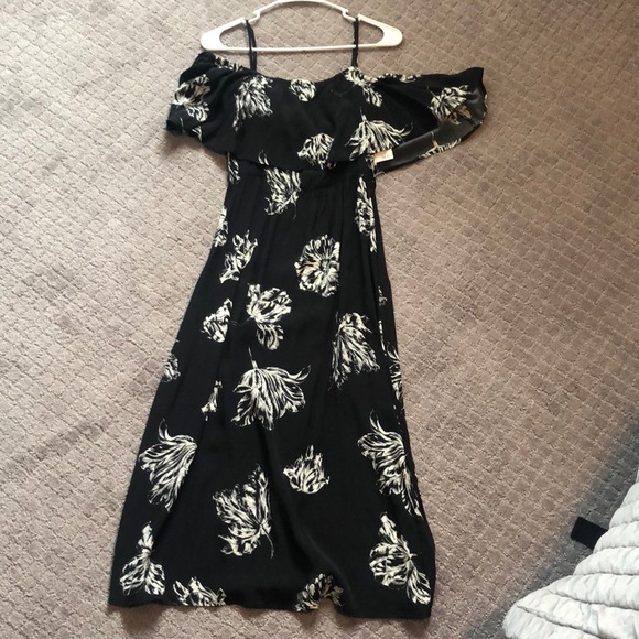 Abound Dresses & Skirts - NWT! Black and white floral dress